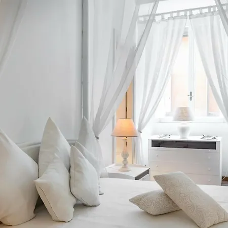 Trastevere Bridge Apartment Rome